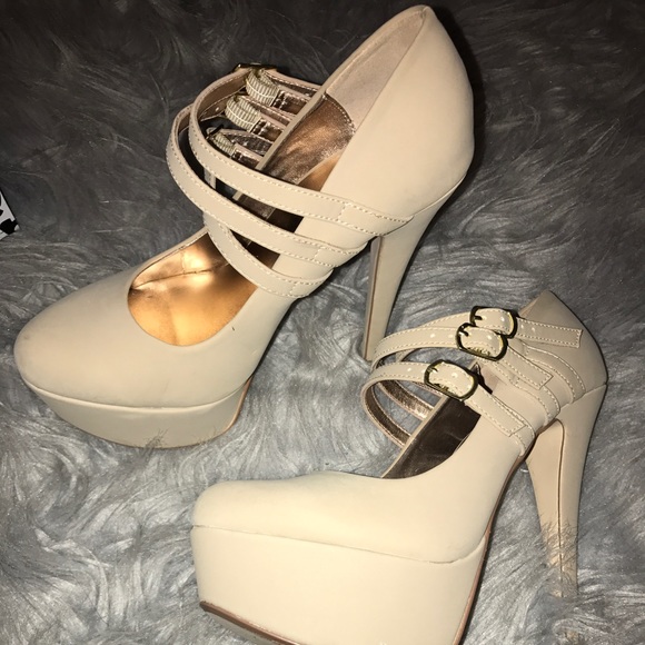 Nude Platform heels are a dream! Platform is approx 1 in and heel approx 6 - Picture 1 of 4